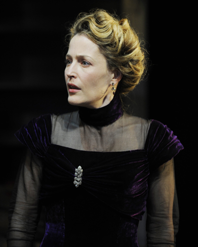 Anderson, Gillian [Bleak House] Photo