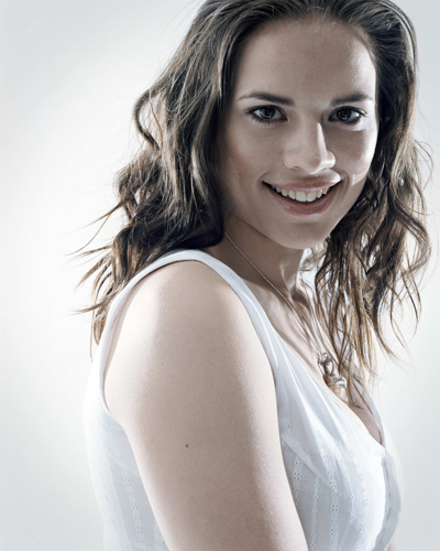 Atwell, Hayley Photo