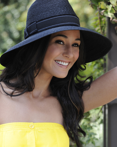 Chriqui, Emmanuelle [Entourage] Photo