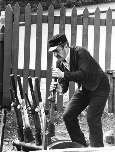 Cribbins, Bernard [The Railway Children] Photo