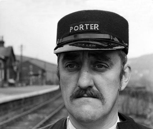 Cribbins, Bernard [The Railway Children] Photo