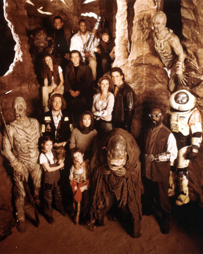 Earth 2 [Cast] Photo
