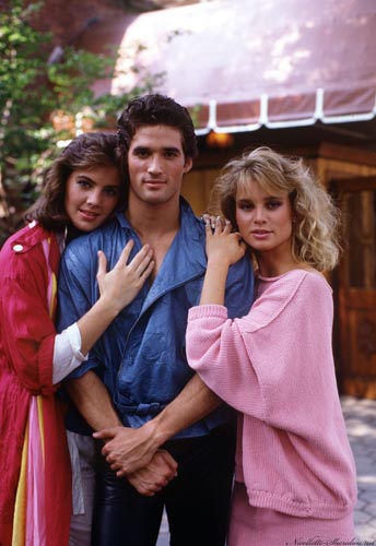 Paper Dolls [Cast] Photo