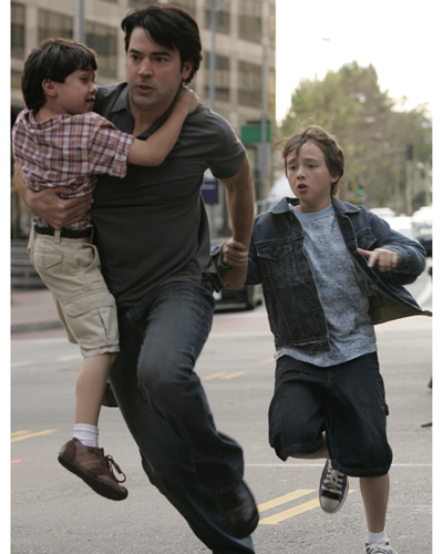 Standoff [Cast] Photo