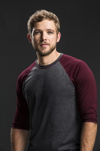 Thieriot, Max [SEAL Team] Photo