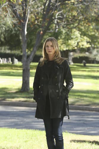 VanCamp, Emily [Revenge] Photo