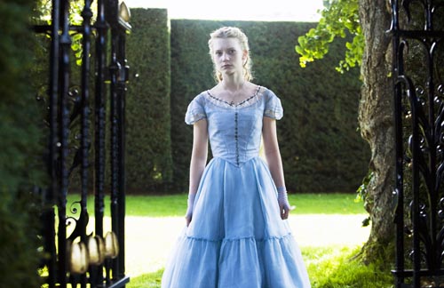 Wasikowska, Mia [Alice in Wonderland] Photo