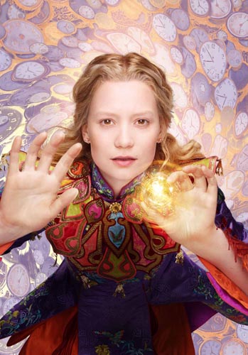 Wasikowska, Mia [Alice Through the Looking Glass] Photo